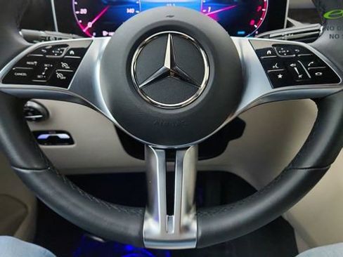 Used 2025 Mercedes-Benz GLC 300 4MATIC image 44