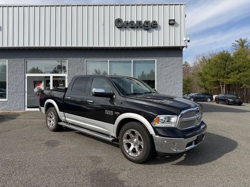 Used 2017 RAM 1500 Laramie w/ Convenience Group AWD/4WD image 8