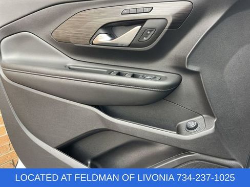 Used 2024 GMC Terrain SLT image 21