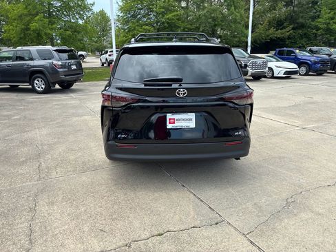 New 2026 Toyota Sienna XLE FWD image 5