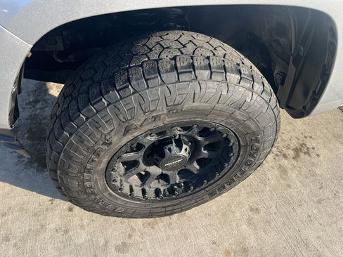 Used 2022 Toyota Tacoma SR image 2