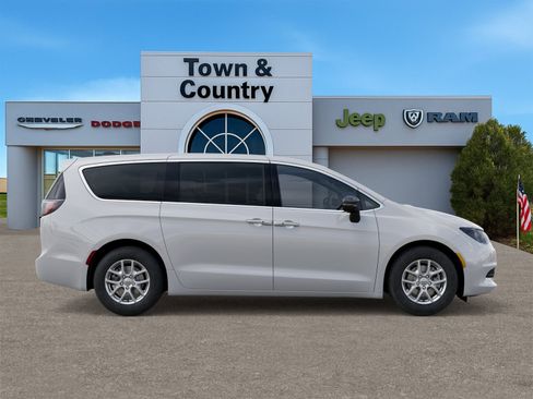 New 2026 Chrysler Voyager LX image 21