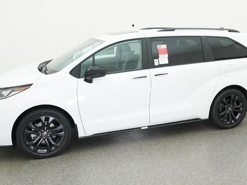 New 2026 Toyota Sienna XSE FWD image 2
