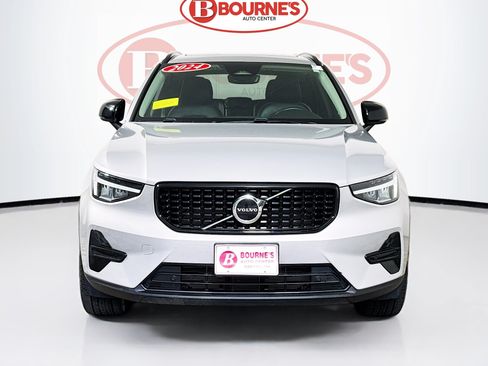 Used 2024 Volvo XC40 B5 Core w/ Climate Package AWD/4WD image 6