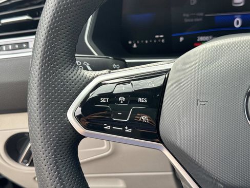 Certified 2023 Volkswagen Tiguan SE R-Line FWD image 18