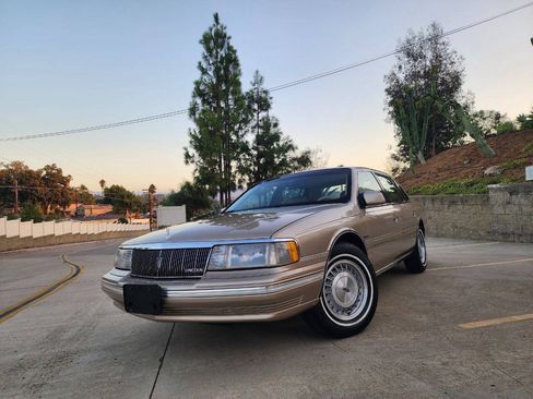 Used 1988 Lincoln Continental Signature FWD image 2