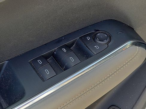 Used 2025 GMC Acadia Elevation w/ Elevation Premium Package FWD image 23