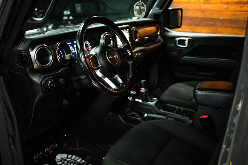 Used 2023 Jeep Wrangler Unlimited Sahara w/ Cold Weather Group AWD/4WD image 8