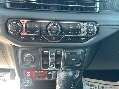 Used 2024 Jeep Gladiator Mojave w/ Convenience Group AWD/4WD image 22