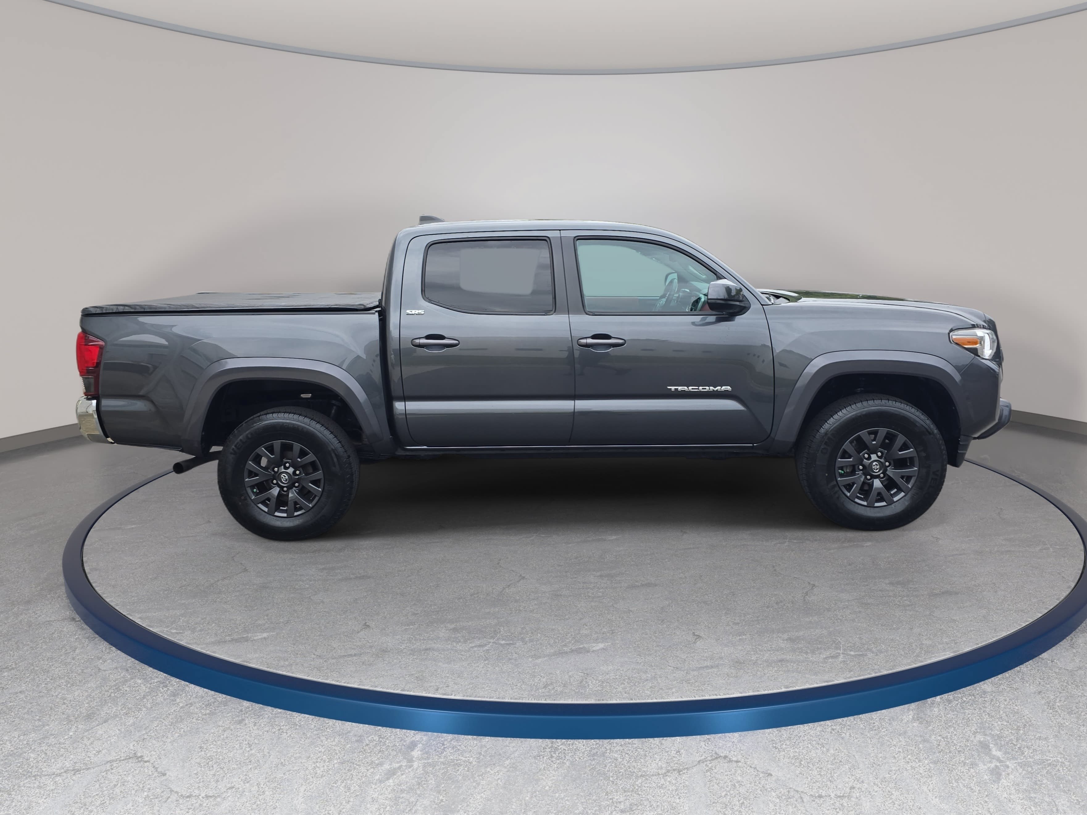 Used 2020 Toyota Tacoma SR5 RWD image 4