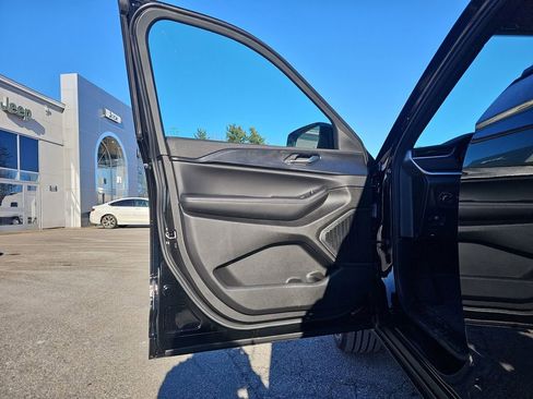 New 2025 Jeep Grand Cherokee Altitude image 11