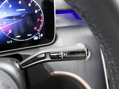 Used 2025 Mercedes-Benz C 300 Sedan image 29