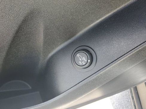 Used 2020 Chevrolet Equinox LT image 23