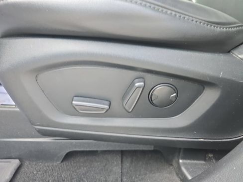 Used 2022 Ford Explorer XLT w/ Equipment Group 202A RWD image 25