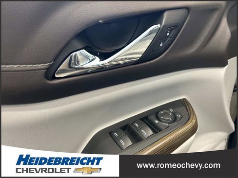 Used 2023 GMC Acadia SLE w/ Driver Convenience Package image 13