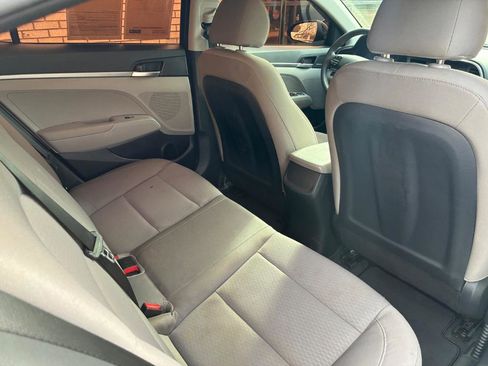 Used 2020 Hyundai Elantra SE image 17