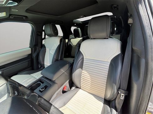 Used 2021 Land Rover Discovery S R-Dynamic AWD/4WD image 18