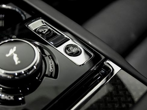 Used 2023 Rolls-Royce Cullinan Black Badge image 23