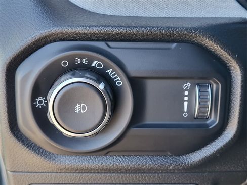 Used 2025 Jeep Wrangler Sport S image 19