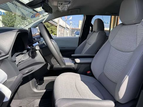 Used 2026 Toyota Sienna LE FWD image 20