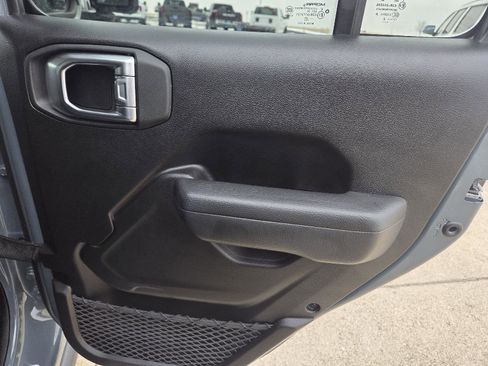 Used 2025 Jeep Wrangler Willys image 43