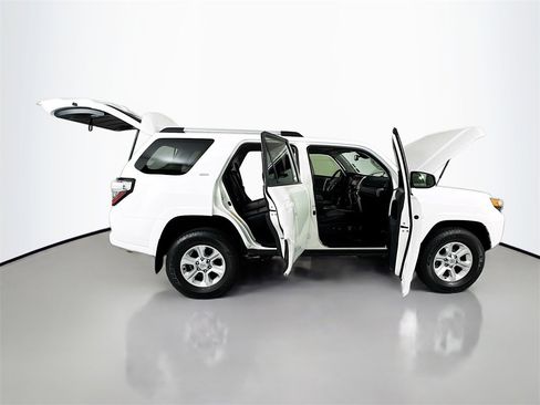 Used 2022 Toyota 4Runner SR5 Premium image 29