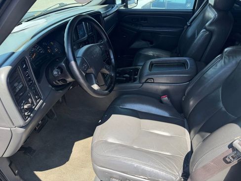 Used 2005 GMC Sierra 2500 SLT w/ Heavy-Duty Power Package AWD/4WD image 7