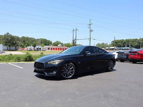 Used 2017 INFINITI Q60 Red Sport 400 RWD image 7