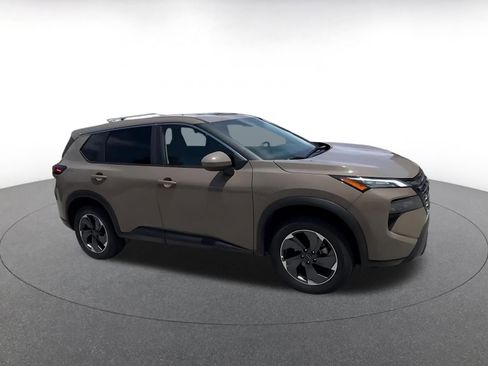 Used 2025 Nissan Rogue SV FWD image 2