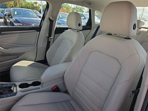 Used 2024 Volkswagen Jetta SE FWD image 13