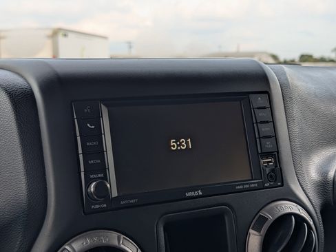 Used 2015 Jeep Wrangler Sport image 18