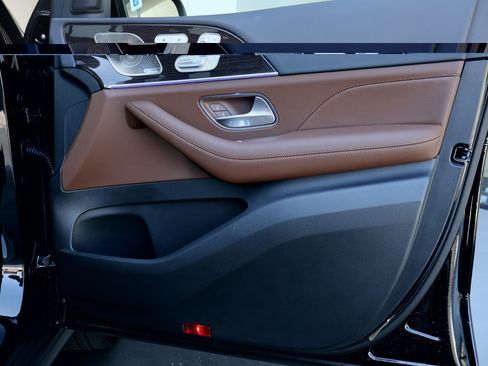 Certified 2025 Mercedes-Benz GLS 450 4MATIC image 30