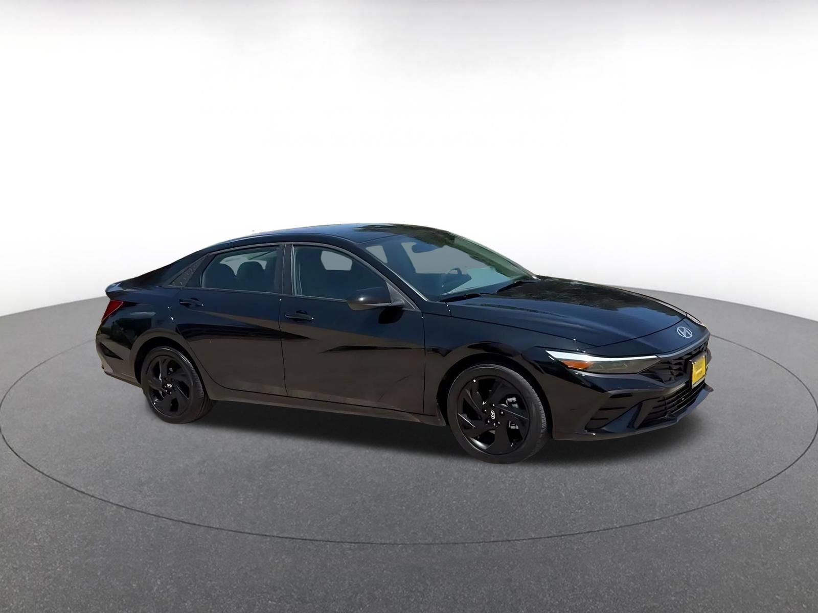 Used 2026 Hyundai Elantra Sport FWD image 2
