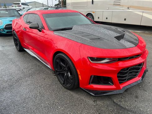Used 2018 Chevrolet Camaro SS RWD image 4
