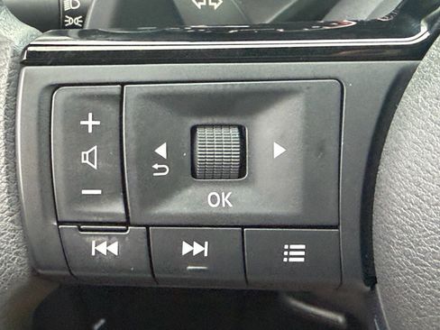 Certified 2023 Nissan Rogue SV FWD image 29