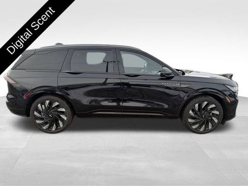 Used 2024 Lincoln Nautilus Reserve w/ Equipment Group 202A image 9