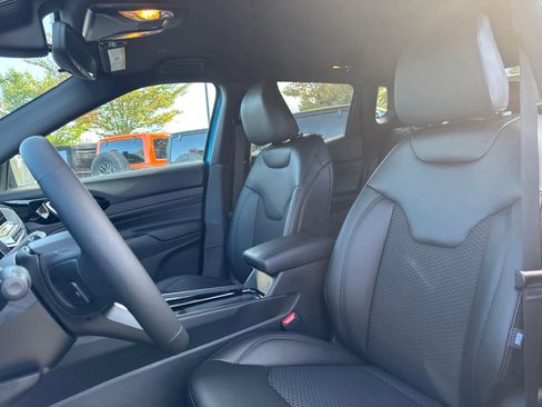 New 2026 Jeep Compass Latitude image 13