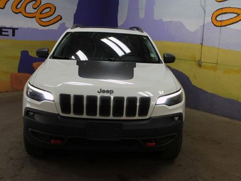 Used 2019 Jeep Cherokee Trailhawk AWD/4WD image 3