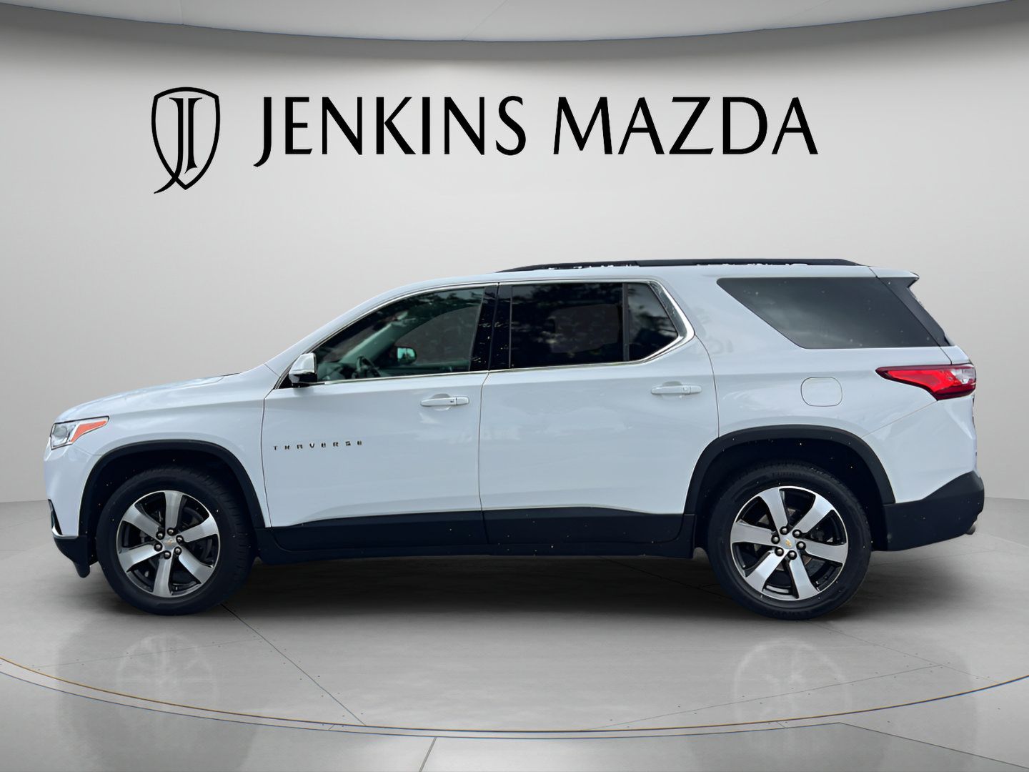Used 2020 Chevrolet Traverse LT w/ LT Premium Package FWD image 4