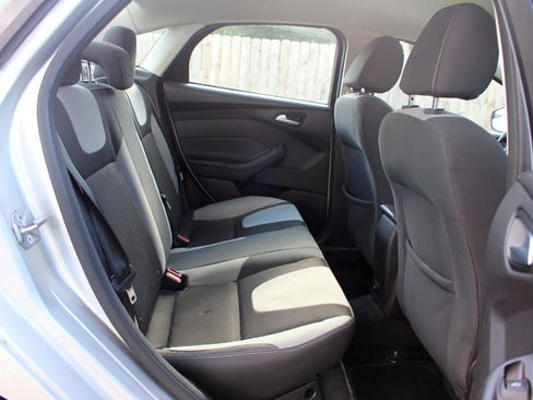 Used 2014 Ford Focus SE w/ SE Sport Package FWD image 31