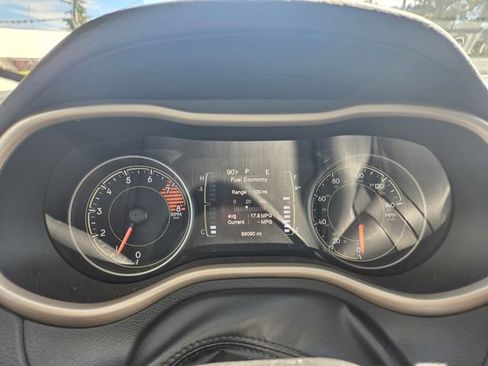 Used 2018 Jeep Cherokee Latitude w/ Altitude Package image 19