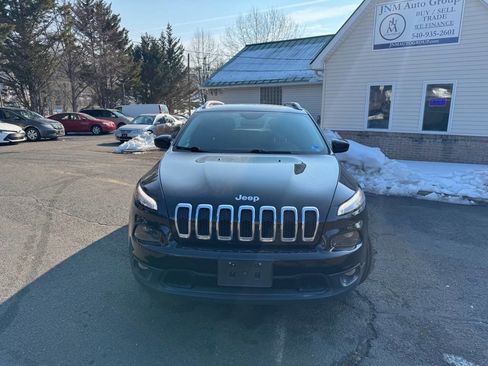 Used 2017 Jeep Cherokee Latitude w/ Cold Weather Group image 2