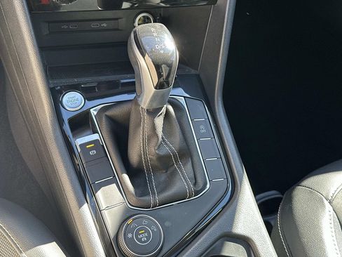 Certified 2023 Volkswagen Taos SE w/ Panoramic Sunroof Package image 14