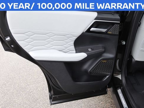 Used 2025 Mitsubishi Outlander AWD image 11