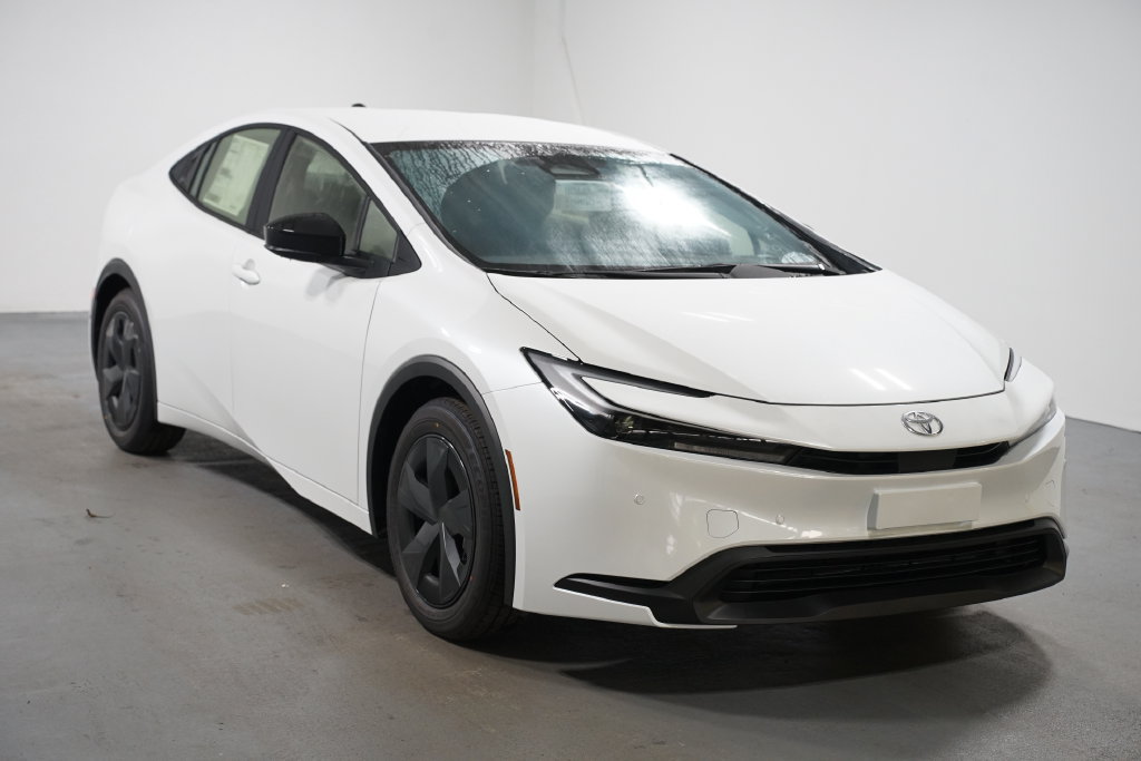 New 2027 Toyota Prius LE FWD image 3