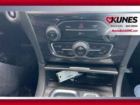 Used 2019 Chrysler 300 Touring w/ Sport Appearance Package image 13