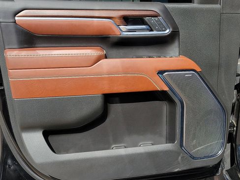 Used 2024 GMC Sierra 2500 Denali Ultimate image 11