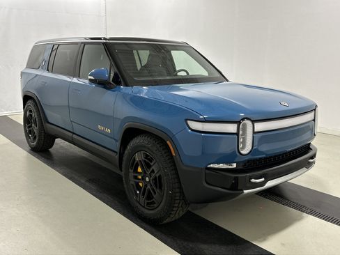 Used 2023 Rivian R1S Adventure AWD/4WD image 7