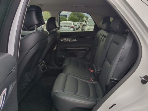 Used 2025 Genesis GV70 2.5T AWD/4WD image 30