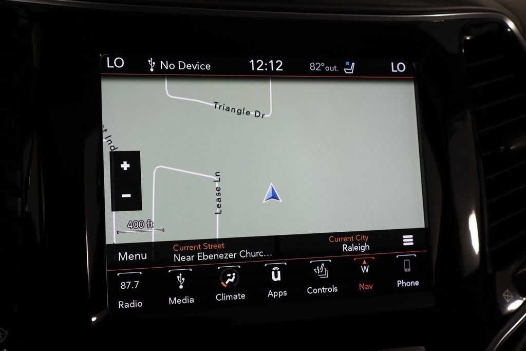 Used 2019 Jeep Cherokee Overland w/ Technology Group AWD/4WD image 39